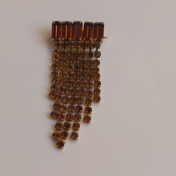 Vintage Jewelry - Stunning Vintage Unsigned Goldtone Topaz Colored Art Deco Dangler Brooch/Pin